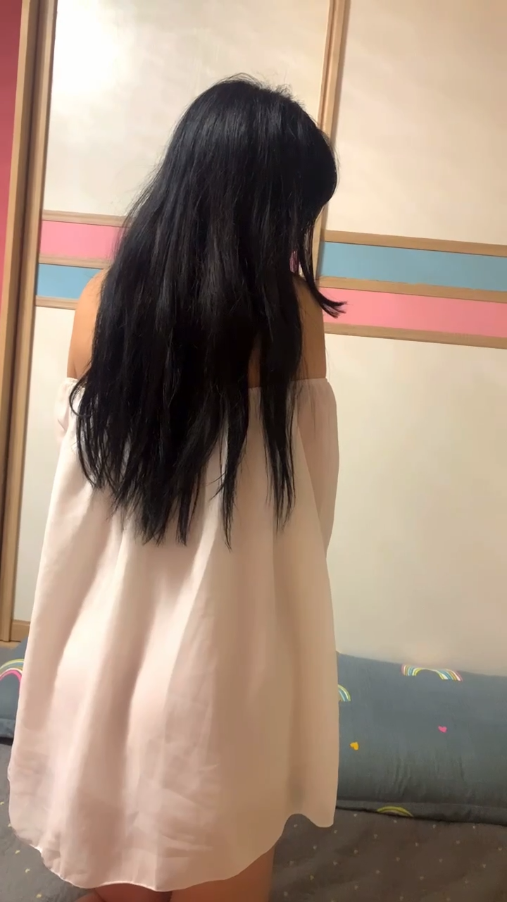 00后小女友。男：被你叫的快射出来了 女：太舒服了就会叫嘛