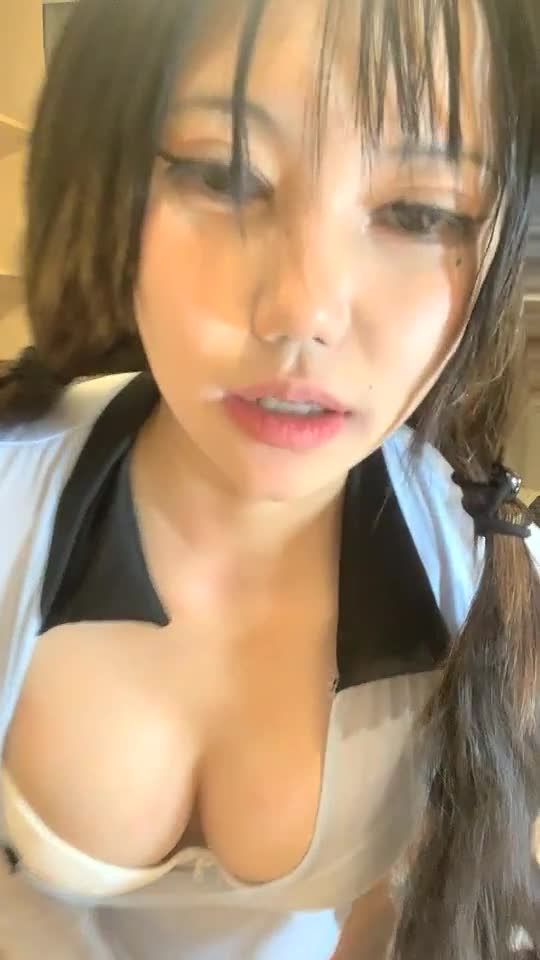 [MP4/ 1.37G] 黑丝爆乳装，周榜第二的女神，江浙沪1，D罩杯粉嫩尤物，无毛白虎，专业直播设备，画质清晰，香艳劲爆 - 截图4