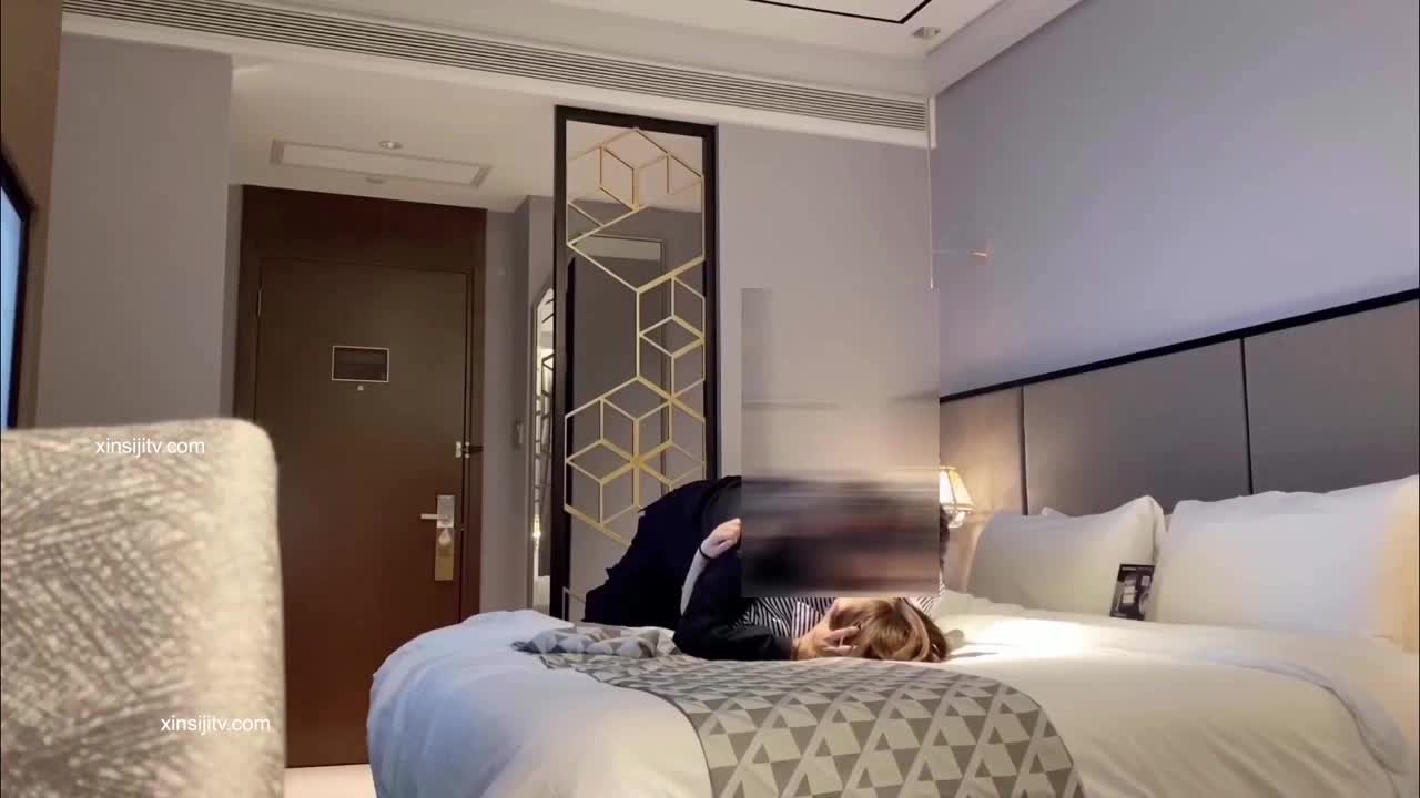 [MP4/ 667M] 出差邂逅醉酒电臀美骚妇 进房间推倒无套插穴就干 后入浪叫 抽插猛操内射中出 一夜情连操她两炮 - 截图2