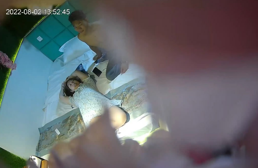 [MP4/1.28G]2022-8-3最新流出酒店偷拍连衣裙小美女和健壮猛男开房相互给对方按摩啪啪-小酒楼