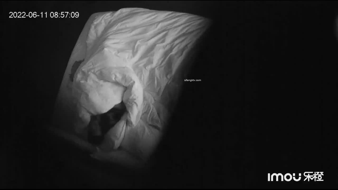 [MP4/ 2.42G] 最新酒店监控大学城学生房偷拍才破处的学妹被学长疯狂的草只顾自己爽不懂怜香惜玉