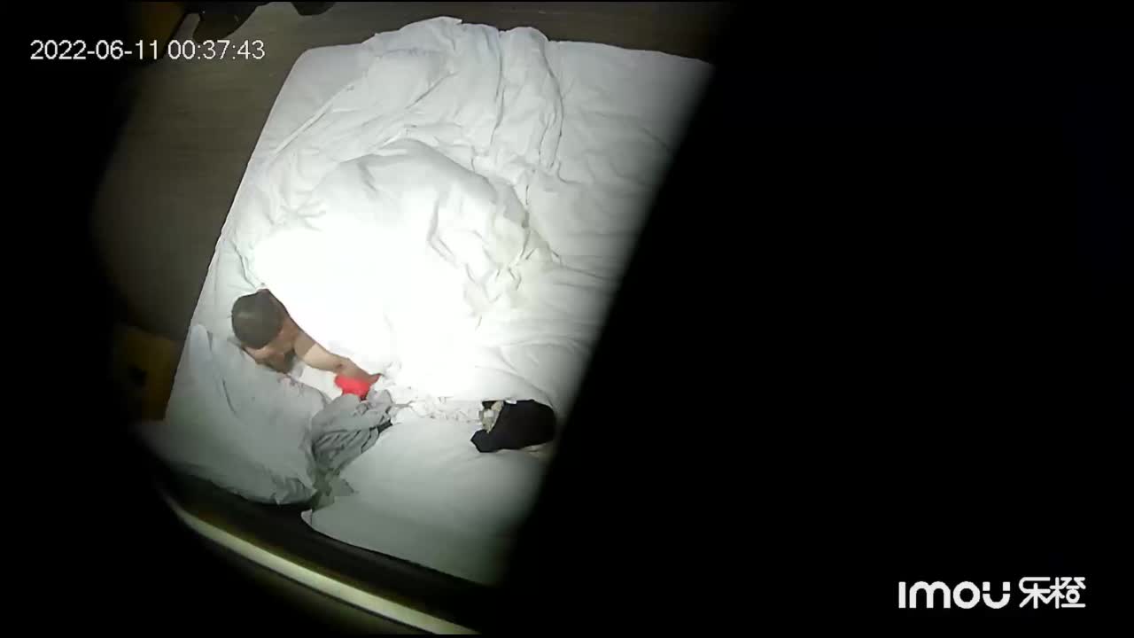 [MP4/ 2.42G] 最新酒店监控大学城学生房偷拍才破处的学妹被学长疯狂的草只顾自己爽不懂怜香惜玉