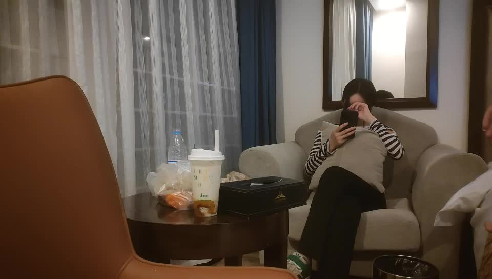 [MP4/ 1.62G] 绝顶枪王之王最近聊的良家美女，妹子很羞涩一直喊不好意思，骑乘位爆操骚穴