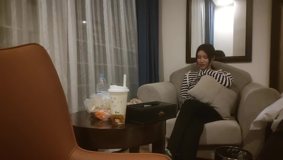 [MP4/ 1.62G] 绝顶枪王之王最近聊的良家美女，妹子很羞涩一直喊不好意思，骑乘位爆操骚穴