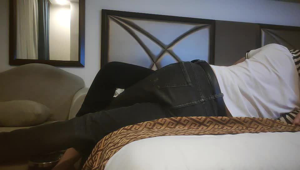 [MP4/ 1.62G] 绝顶枪王之王最近聊的良家美女，妹子很羞涩一直喊不好意思，骑乘位爆操骚穴