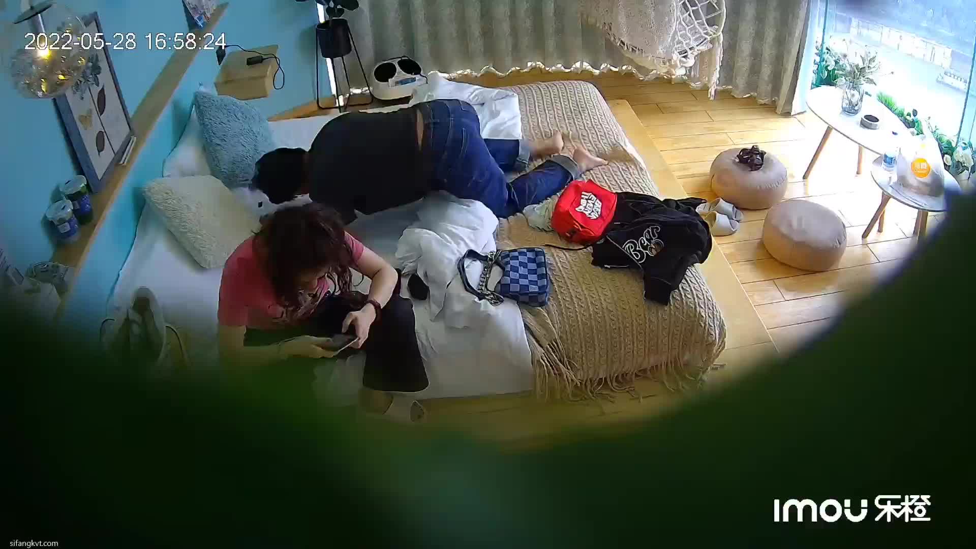 [MP4/ 2.25G] 新流出乐橙酒店高清偷拍大学生情侣开房清纯校花学妹换上性感情趣内衣变身性感小野猫和帅哥男友激情啪啪