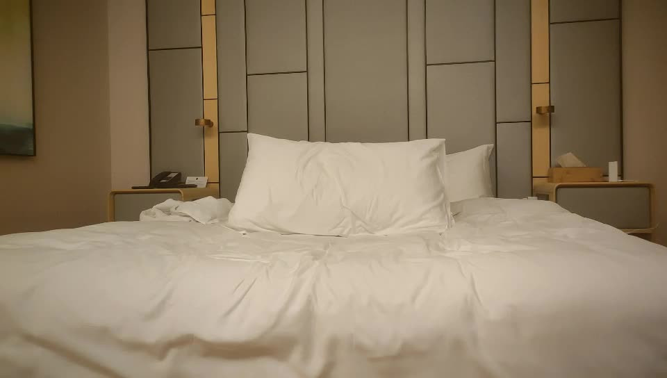 [MP4/ 794M] 返场极品行政总监，尝到性爱高潮滋味，一发不可收拾再约酒店，内裤套头舔逼干穴爽