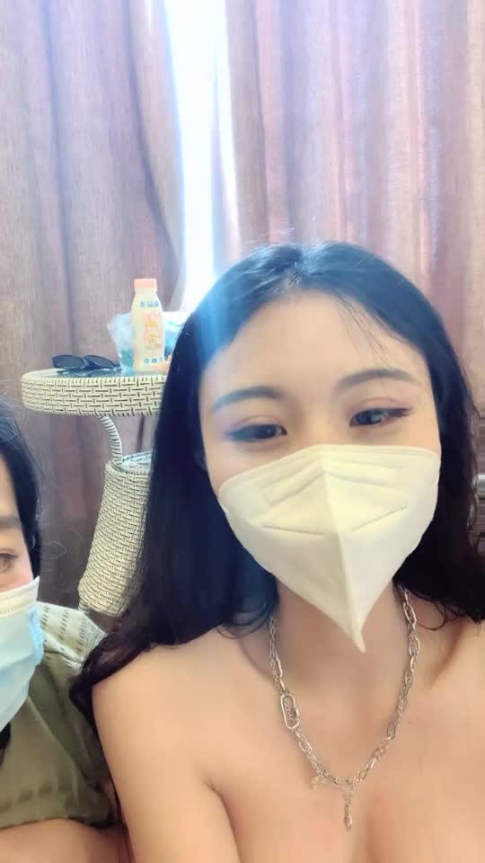 [MP4/ 453M] 新片速递周导的夏天女大学生挣钱堕胎约男技师上门服务闺蜜偷拍结果在浴室就干起来了