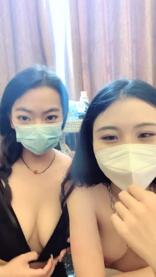 [MP4/ 453M] 新片速递周导的夏天女大学生挣钱堕胎约男技师上门服务闺蜜偷拍结果在浴室就干起来了