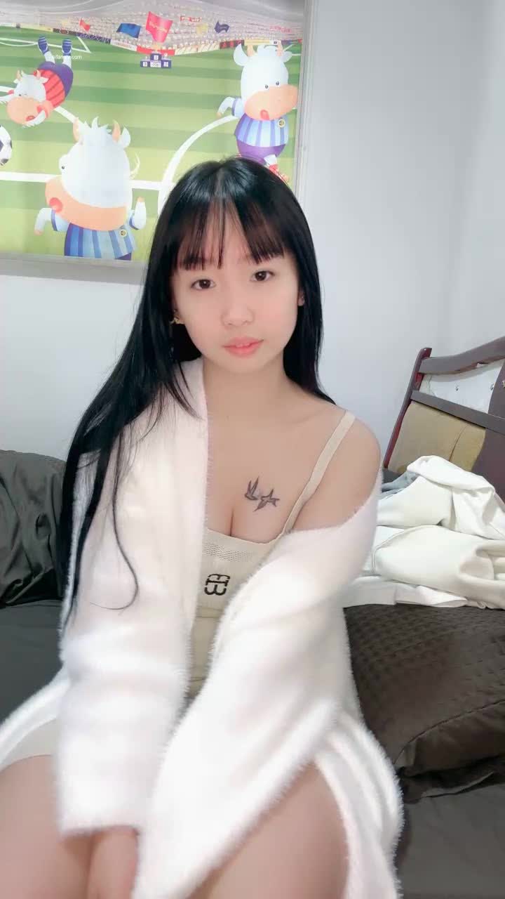 [MP4/ 1.06G]&nbsp;&nbsp;聆听校园19岁学妹呻吟校园一朵花带猛男回家开操~最喜欢边搞边亲边摸~好痒啊这样感觉才够爽爽