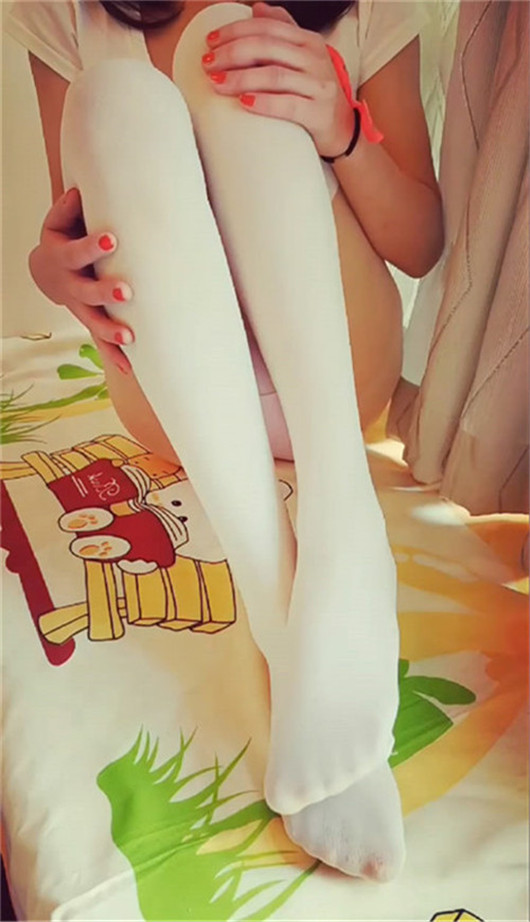 [MP4/1438MB] 颜值胜过很多女星的大长腿气质美女,为了赚快钱和中年男宾馆啪啪,人瘦逼紧奶子大,极品身材连续猛肏了2次!