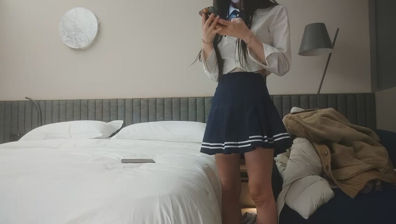 [MP4/660MB] 3000檔大圈外圍，02後，苗條兼職大專學生妹，欲拒還迎，水多逼緊被幹高潮了