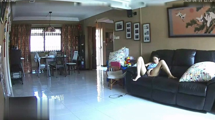 [MP4/680MB]【家用摄像头】一个人的时候寂寞难耐自己玩小逼自慰2老公不在家 美少妇自慰玩穴