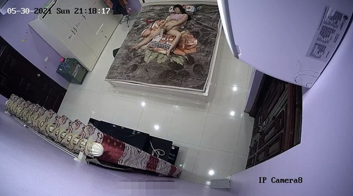 [MP4/680MB]【家用摄像头】一个人的时候寂寞难耐自己玩小逼自慰2老公不在家 美少妇自慰玩穴