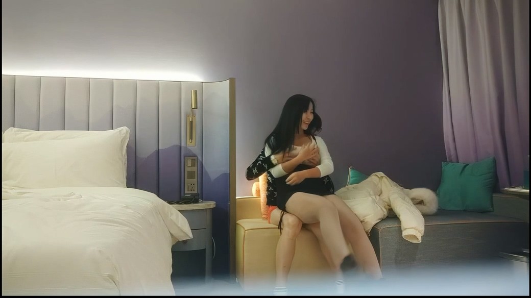 [MP4/734MB] 丰乳肥臀大奶妹，超短裙一把抱住揉奶子，镜头前深喉插嘴，开档灰丝扣穴后人爆插