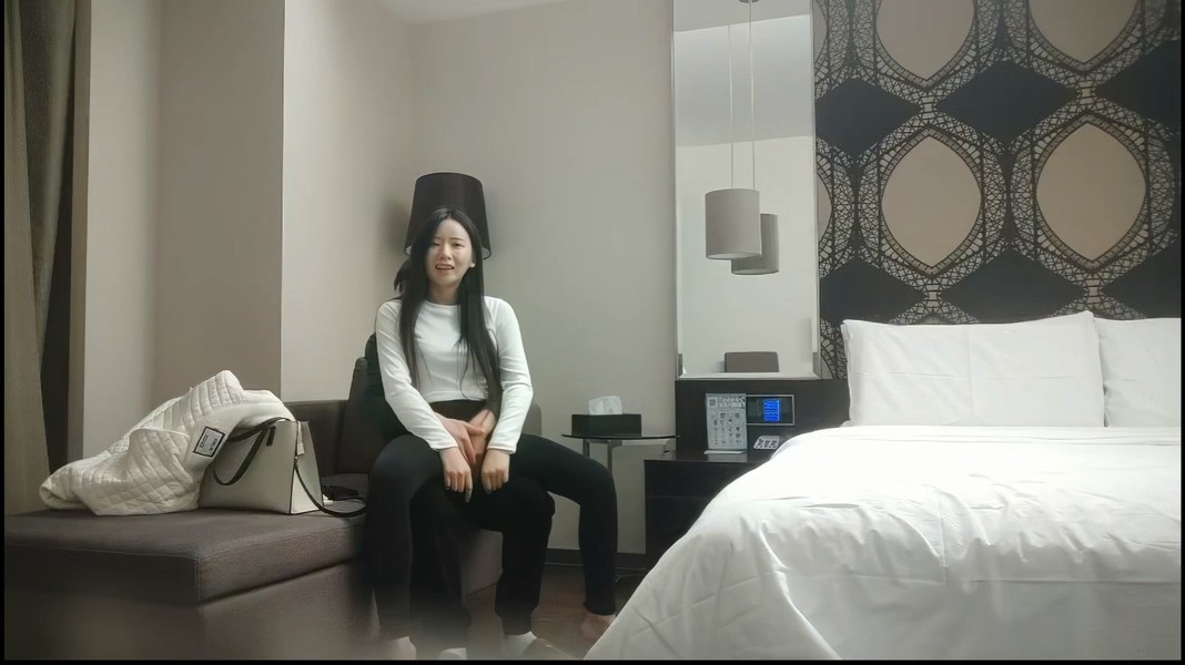 [MP4/1038MB] 用力抽插-168CM外圍女神，腰細美腿很活潑，穿上黑絲吸吮口交，各種姿勢爆插小穴妹子爽翻