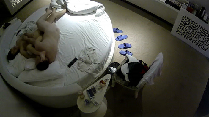 ❤️经典Hotel偷拍❤️未流出白皮猪套房❤️开房大战爆嫩大奶女友 女友喜欢骑乘J8做爱 艹好几炮 高清720P版