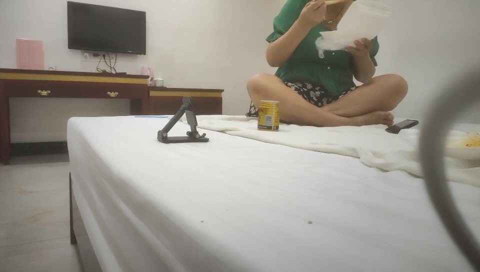 [MP4/ 7.53G] 农民工十里探花，良家人妻，这逼逼挺干净，圆润美臀是亮点，连续两炮到天明