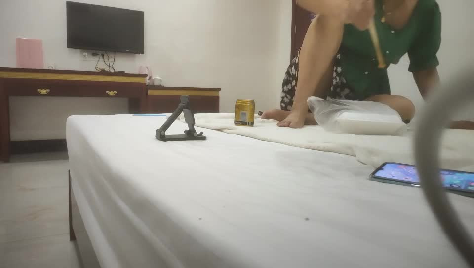 [MP4/ 7.53G] 农民工十里探花，良家人妻，这逼逼挺干净，圆润美臀是亮点，连续两炮到天明