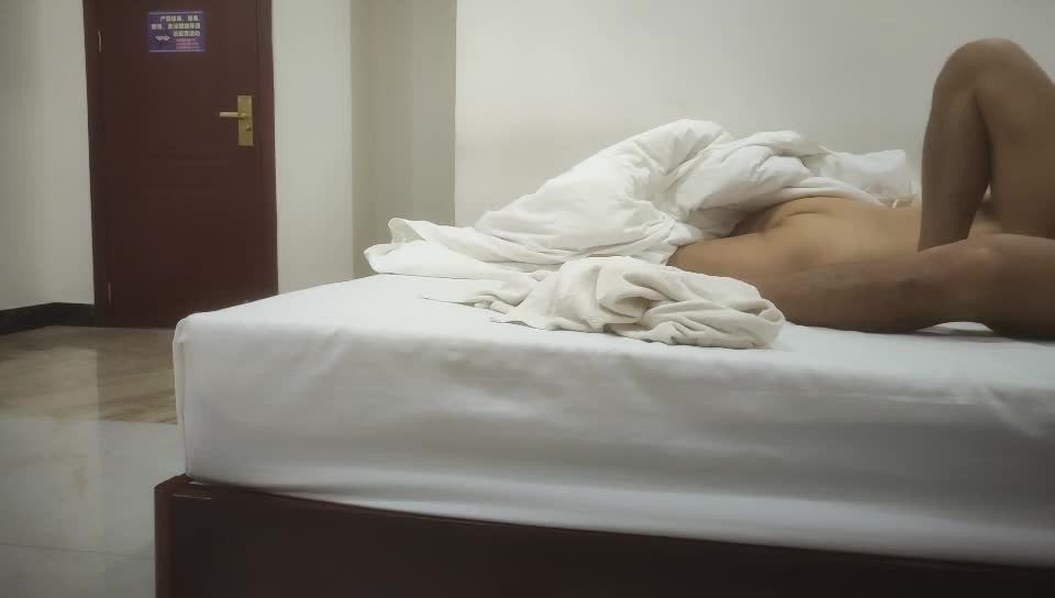 [MP4/ 7.53G] 农民工十里探花，良家人妻，这逼逼挺干净，圆润美臀是亮点，连续两炮到天明