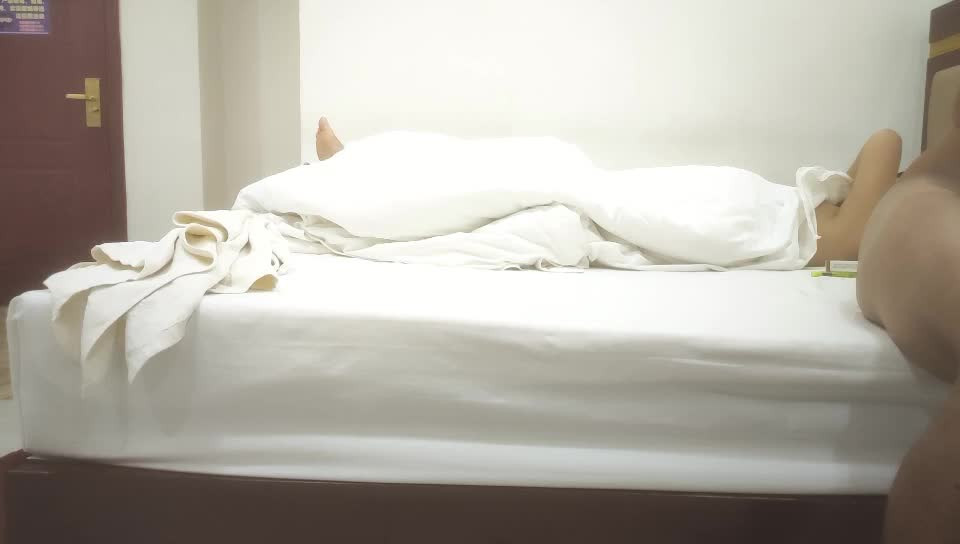 [MP4/ 7.53G] 农民工十里探花，良家人妻，这逼逼挺干净，圆润美臀是亮点，连续两炮到天明