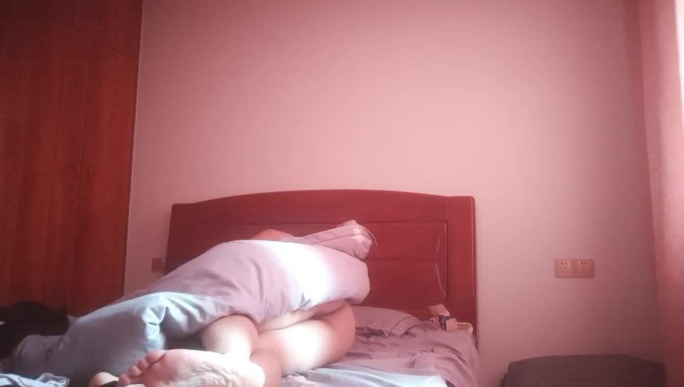 [MP4/ 1.08G] 69嗨哥探花，相亲平台认识的小姐姐，28岁大眼睛，逼逼还是粉粉的，羞涩一笑被暴插