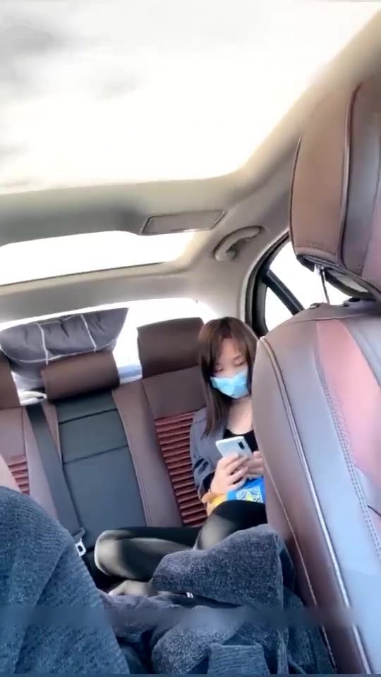 土豪大哥高价钱才約到的漂亮学生妹,每月固定給好几万随时叫随时玩戶外打野站 - 截图5