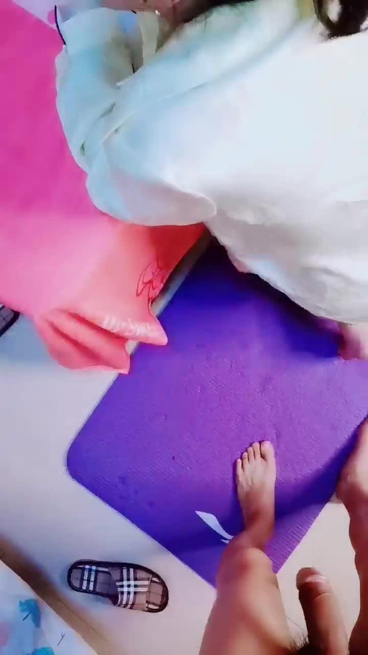 [MP4/ 802M] 孕妇也疯狂 小妹怀孕了还找男友操 反正都怀孕了直接内射骚逼 超棒稀缺收藏