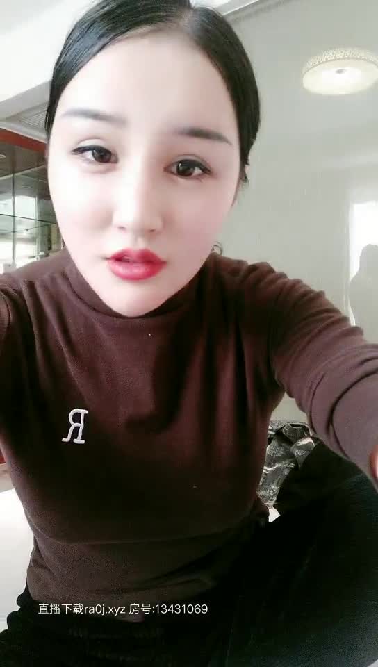 [MP4/ 972M]&nbsp;&nbsp;淫乱的房间 机器男人的榨汁机 2男2女一起玩 挑逗男人的大鸡巴