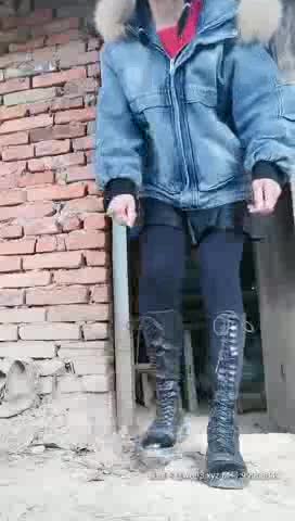 [MP4/ 3.66G]&nbsp;&nbsp;重庆妹子到农村挑逗大叔摸逼 野外撒尿露大白肥臀 掰穴发骚