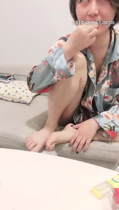 [MP4/ 929M] 爆爽3P乳交颜射呻吟娇喘喊爸爸 上下两张嘴都被塞满