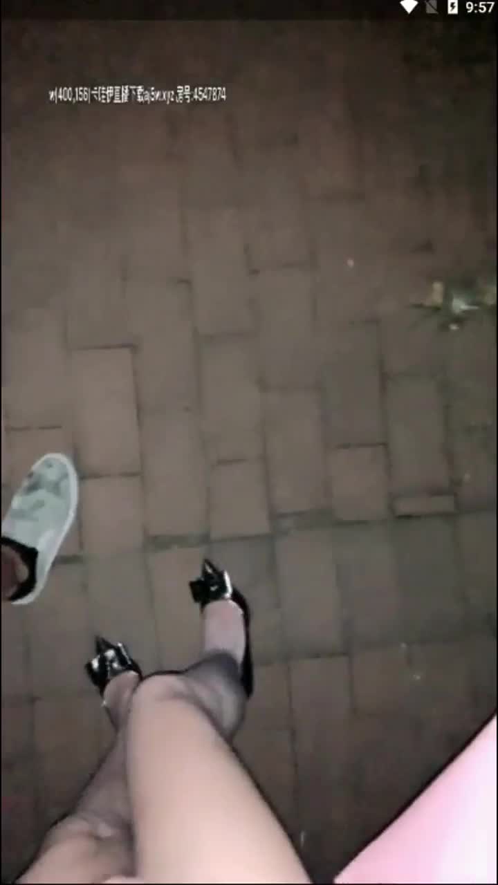 [MP4/ 882M]&nbsp;&nbsp;混血美女主播假扮站街妹路边绿化带搭讪年轻小伙到钟点房开房