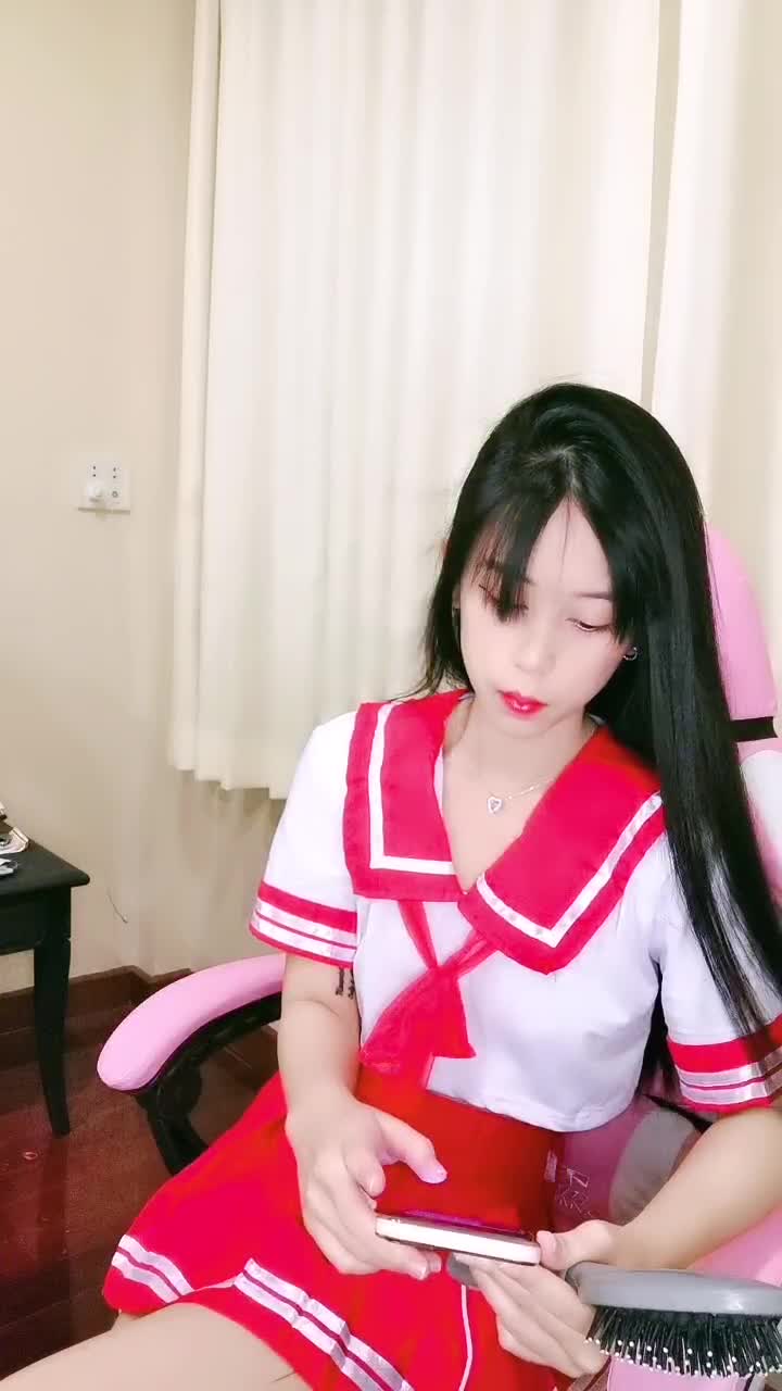 [MP4/ 2.23G]  长发飘飘学生制服清纯小妹，满背纹身视觉反差，扎起双马尾吸吮大屌