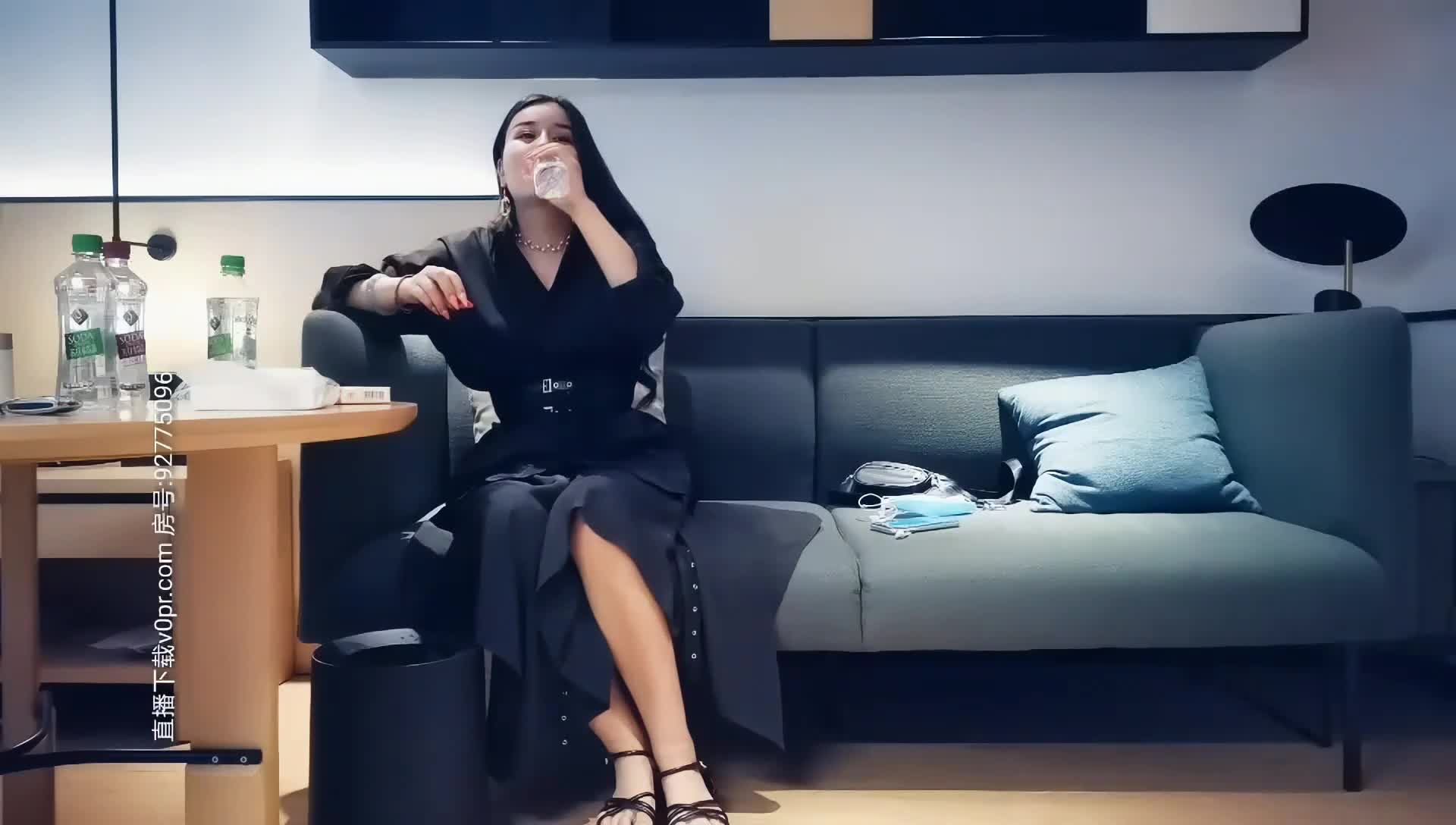 [MP4/ 1.29G]&nbsp;&nbsp;性格超好兼职美御姐 舌吻扣穴舔屌 张开双腿爆插 扶大屁股后入撞击猛操