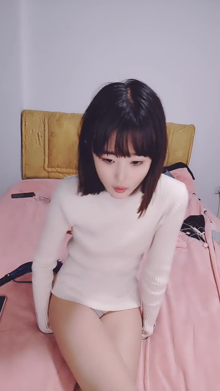 [MP4/ 1.57G] 23月份下海身材最高妹子18岁妹子竟有180CM裸高逆天大长腿 被头套男爆操 摄影小哥旁边观战 白皙美腿更是诱人