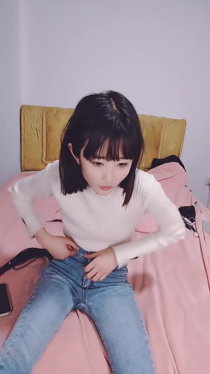 [MP4/ 1.57G] 23月份下海身材最高妹子18岁妹子竟有180CM裸高逆天大长腿 被头套男爆操 摄影小哥旁边观战 白皙美腿更是诱人