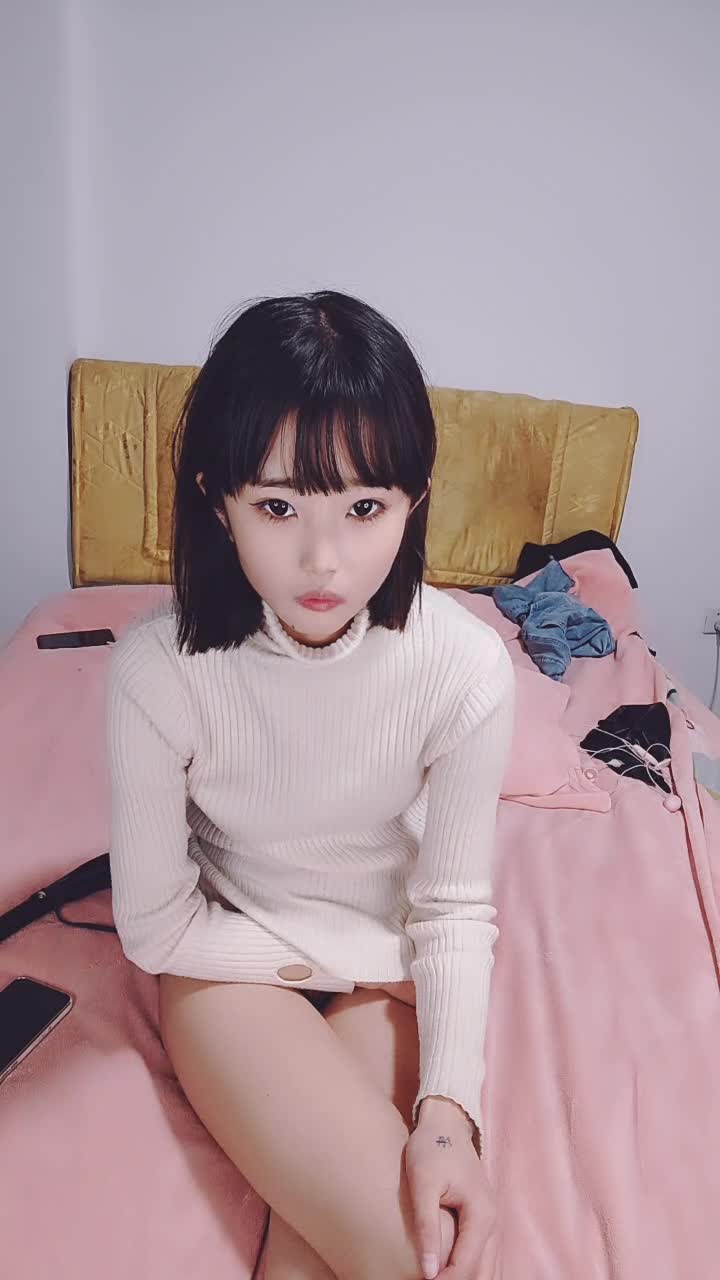 [MP4/ 1.57G] 23月份下海身材最高妹子18岁妹子竟有180CM裸高逆天大长腿 被头套男爆操 摄影小哥旁边观战 白皙美腿更是诱人