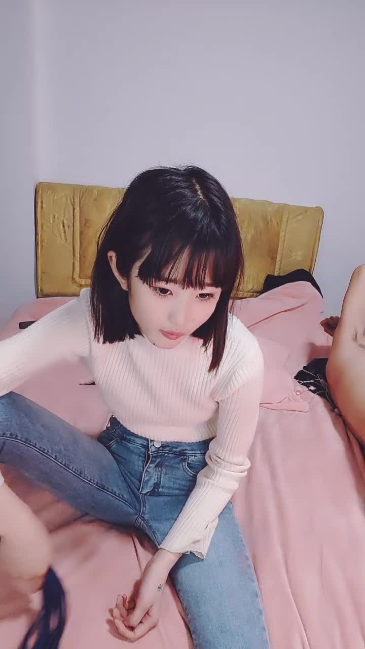 [MP4/ 1.57G] 23月份下海身材最高妹子18岁妹子竟有180CM裸高逆天大长腿 被头套男爆操 摄影小哥旁边观战 白皙美腿更是诱人