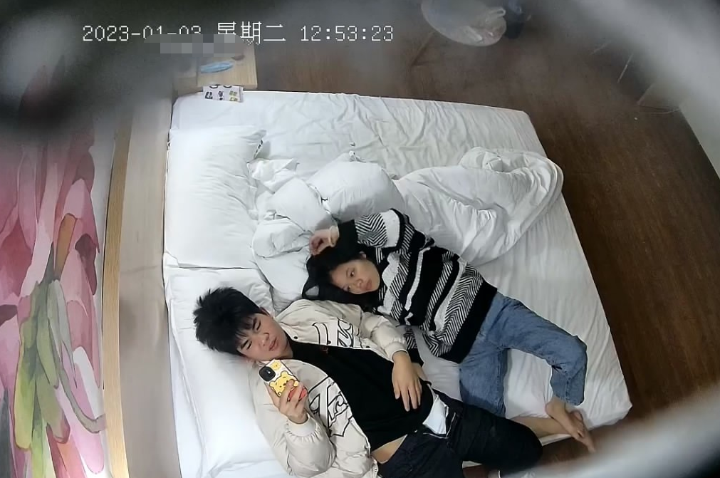 [MP4/810MB]2023-1-3酒店偷拍中午性饥渴女友脱光光拔下男友裤子撸鸡巴要啪啪