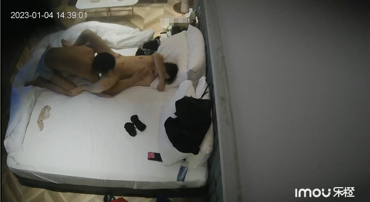 [MP4/684MB]2023-1-4酒店偷拍吊带裙少妇下午约炮单位帅哥男同事开房偷情被干到啊啊叫