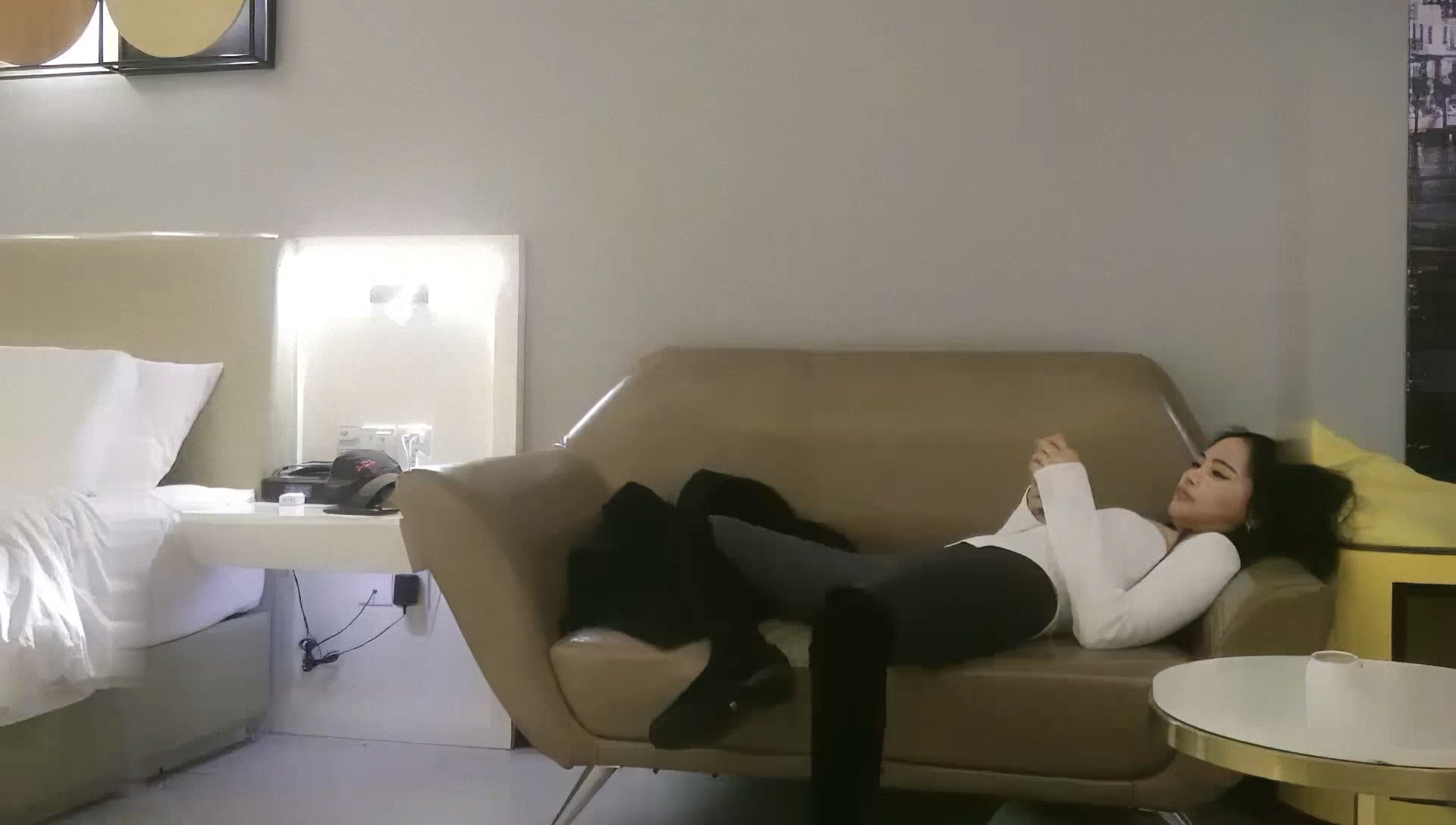 [MP4/551MB]【AI高清2K修复】【雀儿满天飞】高端商务模特 干一次就能泄去你的欲火