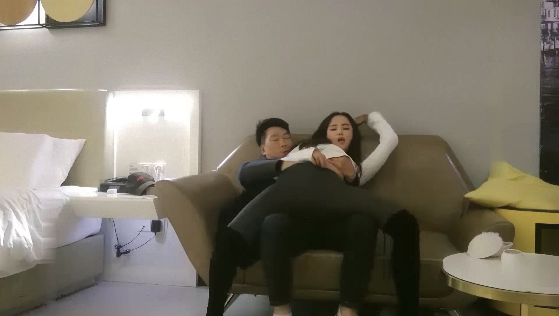 [MP4/551MB]【AI高清2K修复】【雀儿满天飞】高端商务模特 干一次就能泄去你的欲火