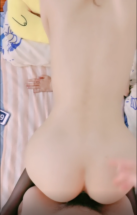 [MP4/873MB] 无套蹂躏人妻，露脸黑丝情趣诱惑，多体位爆草抽插，边草边玩骚奶子，淫声荡语直接内射中出，精彩刺激别错过