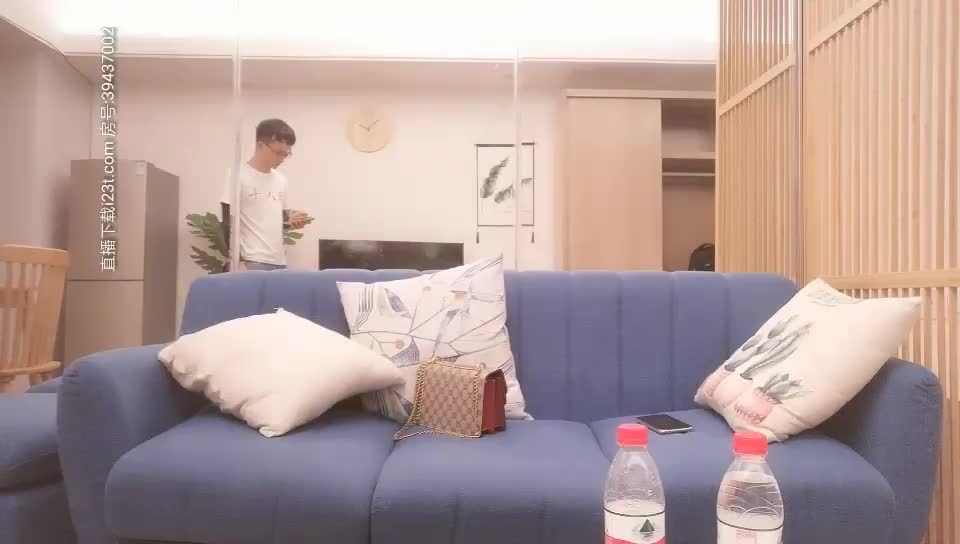 [MP4/ 1.43G]&nbsp;&nbsp;经典3P场双倍价格约168CM美女，两男一女激情爆操，撩起包臀裙前后夹击-小酒楼