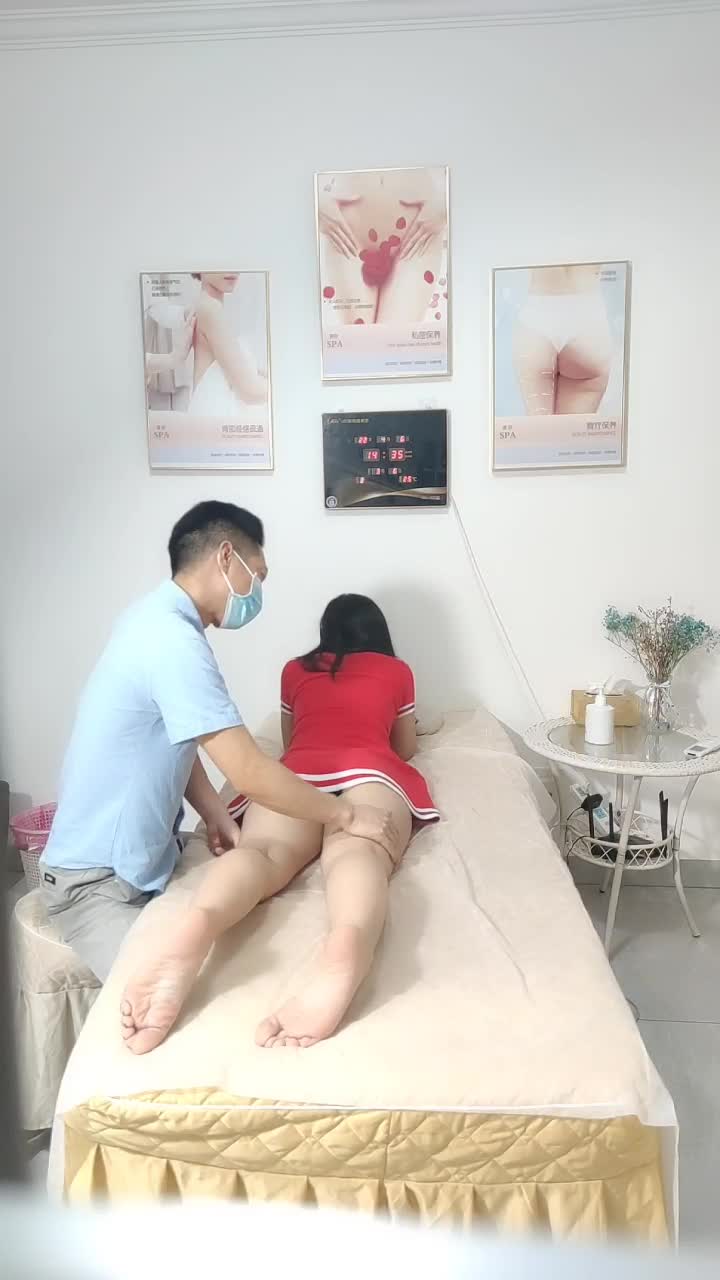 [MP4/ 2.42G] 诱惑的小女人，真实SPA推油按摩，极品美女，身材满分，娇喘阵阵被花式干高潮-小酒楼