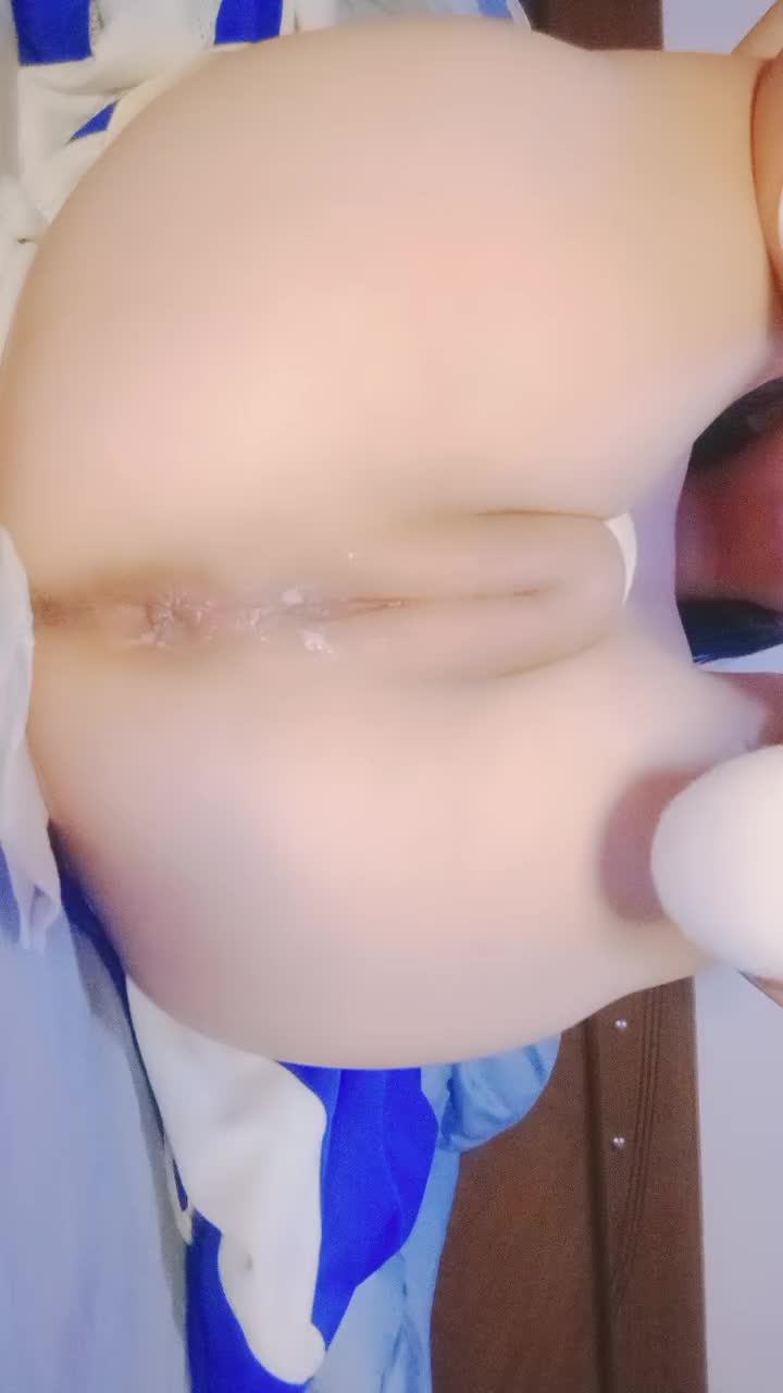 [MP4/ 745M] 真一线天馒头逼！难得一见干净美穴！超嫩小萝莉，掰穴揉搓特写，搞得小穴湿湿 - 截图4