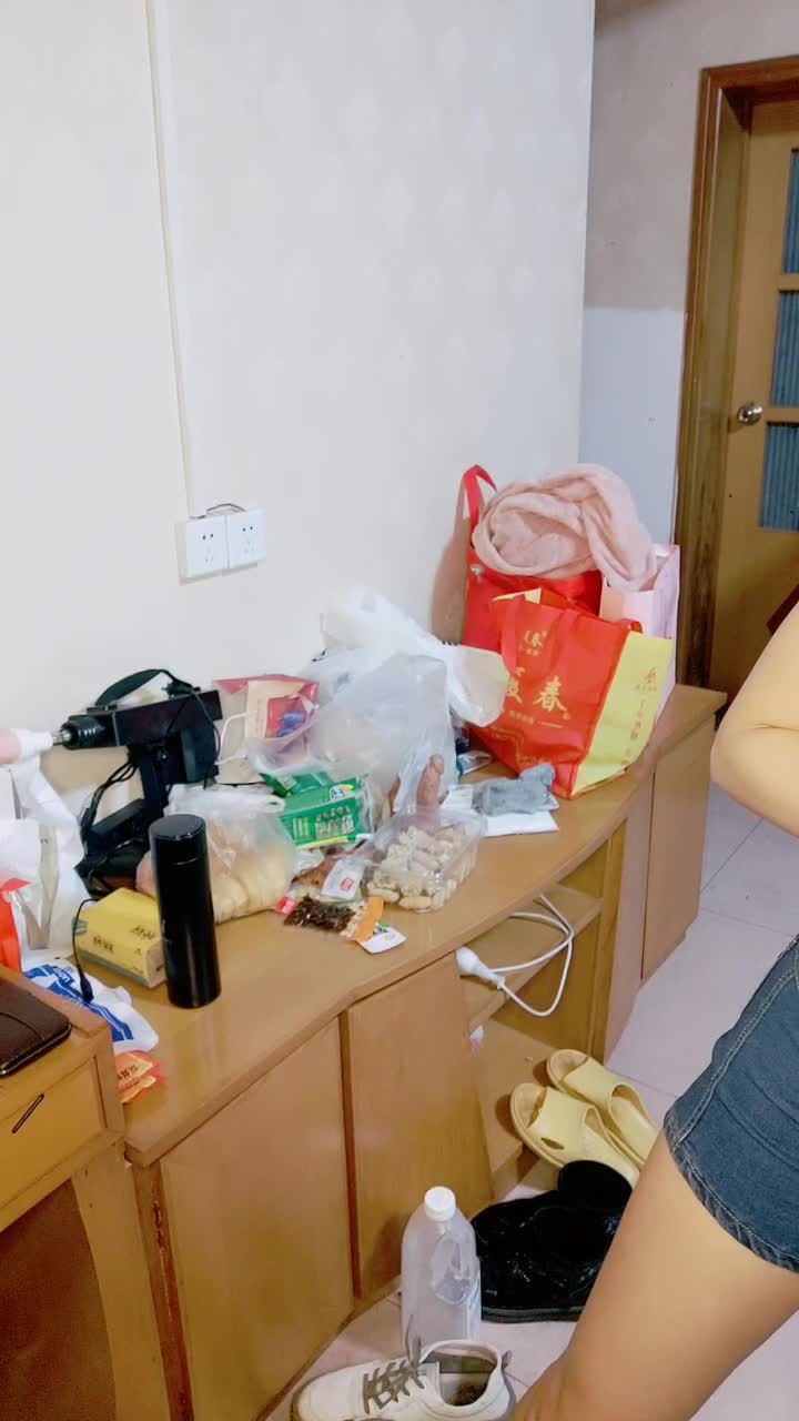 [MP4/ 1.59G] 新人下海尤物美少妇！性感短裤跪着吃屌！翘起屁股求操，扶细腰后入猛怼 - 截图4