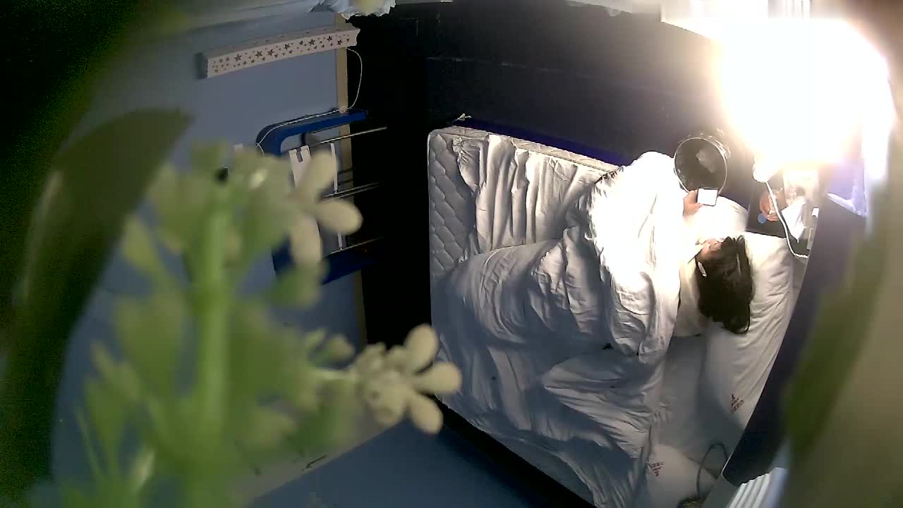 [MP4/ 1.46G] 监控破解年轻情侣衣服都没有脱就急不可耐的开干