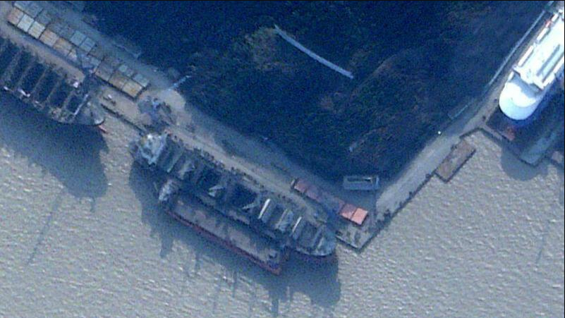 卫星图像显示涉向俄转运朝武器的俄货轮停泊在中国