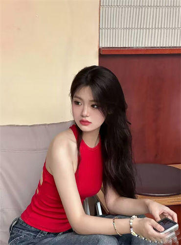 最新吃瓜環節！非常漂亮甜美的高顔值美眉，和男友啪啪各種玩自拍 被賣出！少女感爆棚的9分高顔值美眉，乖巧配合